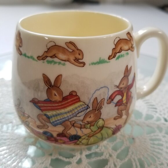 Royal Doulton Bunnykins cup Bunnies Knitting/Unravelling Yarn made in England - Picture 1 of 11
